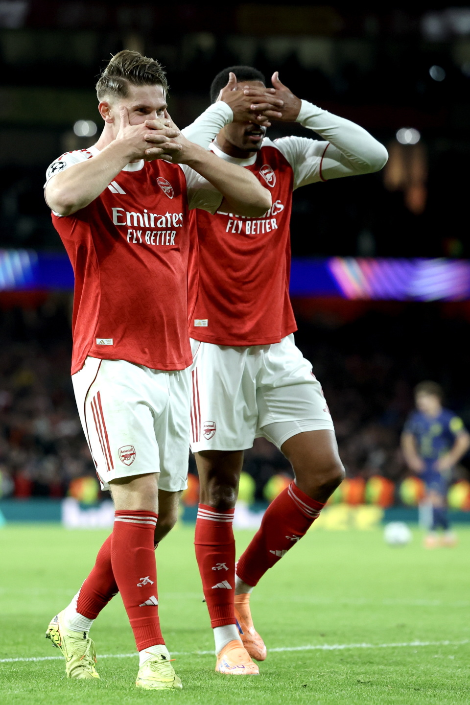 西蒙尼拼抢 西蒙尼拼抢