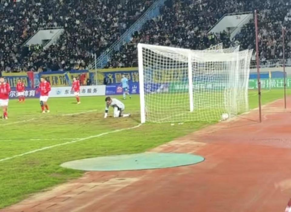 泰山球员一, https, 错失一次进